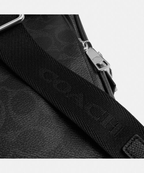 COACH（コーチ）の「フェリックス スリング バッグ・シグネチャー キャンバス（ボディバッグ/ウエストポーチ・メンズ・ブラック系その他・ONE）」の7枚目の写真