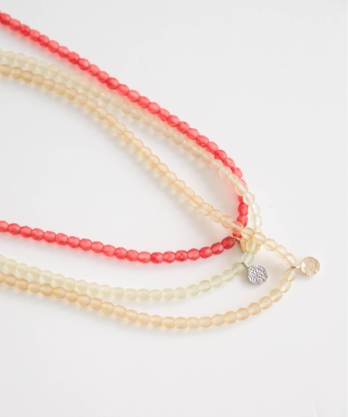 rapiecage(ラピエサージュ)の「メタルトップケシビーズネックレス(ネックレス・レディース・レッド/グリーン/ベージュ・FREE)」の2枚目の写真