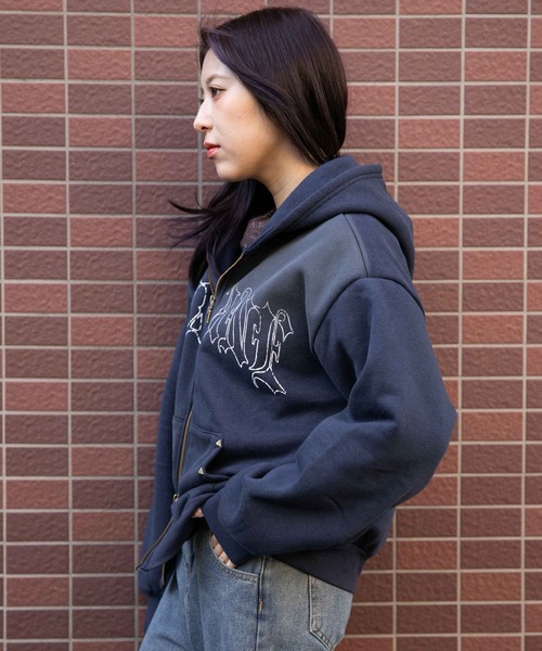 GORGE（ゴージ）の「《スプレー加工×ロゴプリント》レディース 裏起毛 ジップパーカー ストリート フェードカラー 秋冬（パーカー・レディース・ネイビー/ピンク/ブラック・F）」の5枚目の写真