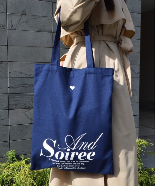 &soiree(アンドソワレ)の「【&soiree】メッセージロゴプリントトート(CP)(トートバッグ・レディース・ブラウン/ベージュ/ネイビー/アイボリー/グレー・FREE)」の11枚目の写真
