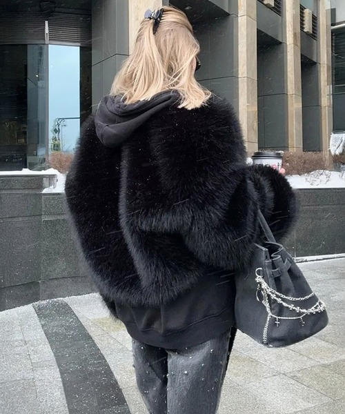 by LEGNA（バイレグナ）の「フェイクファーショート丈ジャケット（その他アウター・レディース・ブラック/グレー・SMALL/MEDIUM/LARGE/X-LARGE）」の3枚目の写真