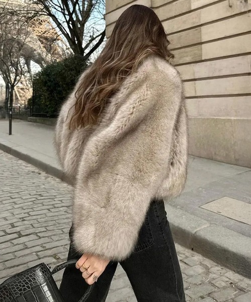 by LEGNA（バイレグナ）の「フェイクファーショート丈ジャケット（その他アウター・レディース・ブラック/グレー・SMALL/MEDIUM/LARGE/X-LARGE）」の9枚目の写真