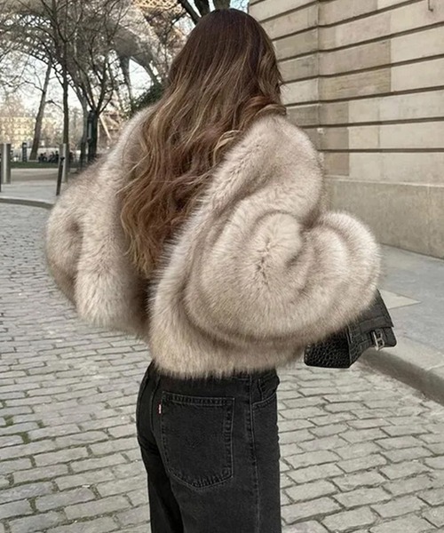 by LEGNA（バイレグナ）の「フェイクファーショート丈ジャケット（その他アウター・レディース・ブラック/グレー・SMALL/MEDIUM/LARGE/X-LARGE）」の10枚目の写真