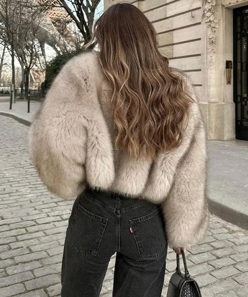 by LEGNA（バイレグナ）の「フェイクファーショート丈ジャケット（その他アウター・レディース・ブラック/グレー・SMALL/MEDIUM/LARGE/X-LARGE）」の8枚目の写真