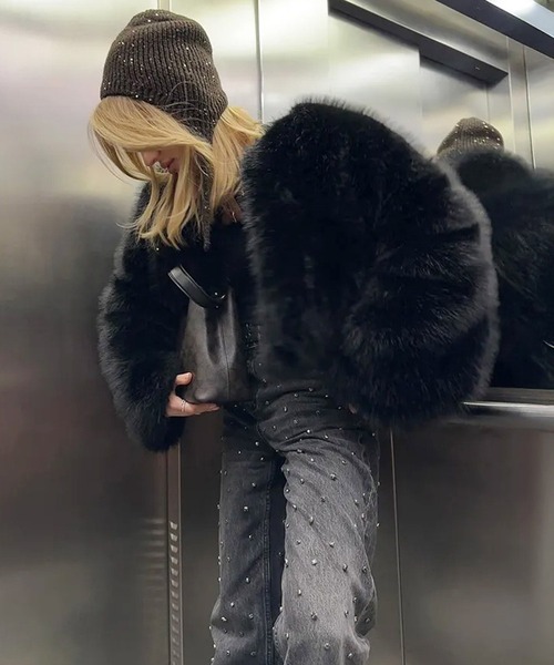 by LEGNA（バイレグナ）の「フェイクファーショート丈ジャケット（その他アウター・レディース・ブラック/グレー・SMALL/MEDIUM/LARGE/X-LARGE）」の4枚目の写真