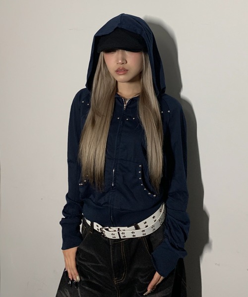 lilful(リルフル)の「ショート丈 スタッズ ジップアップパーカー(パーカー・レディース・ブラック/グレー/ネイビー・S/M)」の10枚目の写真