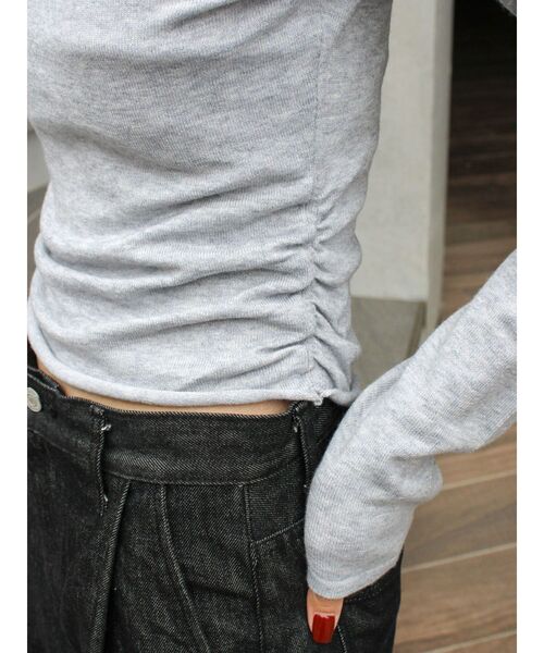 Ungrid（アングリッド）の「ギャザーデザインフィットニット（ニット/セーター・レディース・チャコールグレー/ライトグレー/レッド・FREE）」の9枚目の写真