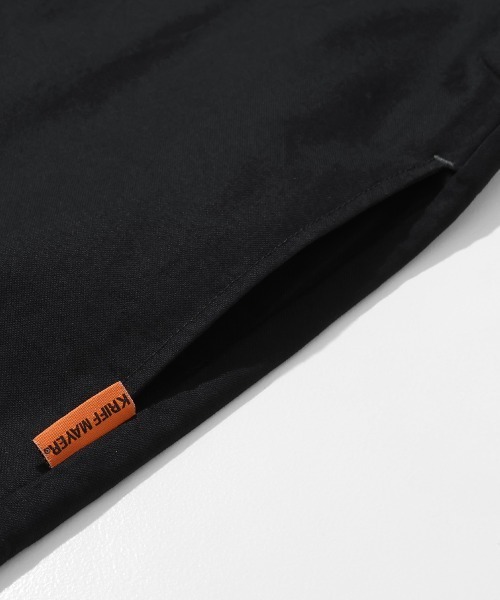 KRIFF MAYER(クリフメイヤー)の「ワンポイント刺繍オックスシャツ(シャツ/ブラウス・メンズ・サックスブルー/ブラック/オフホワイト/ネイビー・MEDIUM/X-LARGE/LARGE)」の16枚目の写真