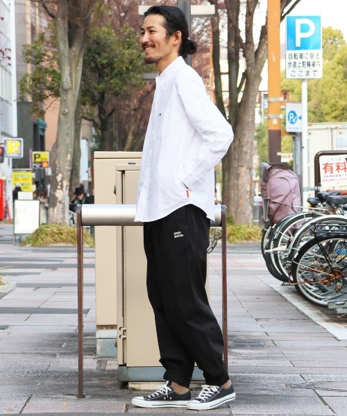 KRIFF MAYER(クリフメイヤー)の「ワンポイント刺繍オックスシャツ(シャツ/ブラウス・メンズ・サックスブルー/ブラック/オフホワイト/ネイビー・MEDIUM/X-LARGE/LARGE)」の6枚目の写真