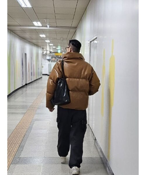 QT8 GARMENTS(キューティーエイトガーメント)の「TL合成皮革ダックダウンショートパディング(ブラウン)(ダウンジャケット/コート・レディース・その他・MEDIUM)」の6枚目の写真