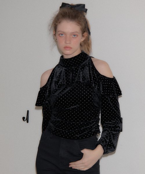 SALON DE YOHN(サロンドヨーン)の「Shoulder Point Velvet Blouse(シャツ/ブラウス・レディース・その他・MEDIUM/SMALL)」の2枚目の写真