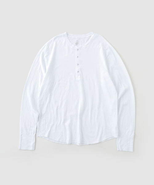 SAVE KHAKI UNITED（セーブカーキユナイテッド）の「SAVE KHAKI UNITED / セーブ カーキ ユナイテッド ポインテル ヘンリー ネック ロンT（Tシャツ/カットソー・メンズ・ブラック系その他/ブラウン/ホワイト・MEDIUM/X-LARGE/LARGE）」の2枚目の写真