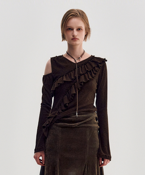 KIMZISU(キムジス)の「Diagonal Ruffle Jersey Top _ BROWN(Tシャツ/カットソー・レディース・ブラウン・SMALL/MEDIUM)」の4枚目の写真