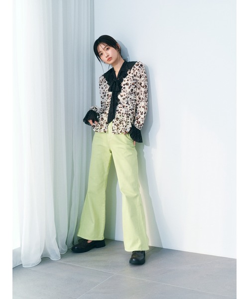 LILY BROWN(リリーブラウン)の「【WEB限定00サイズ】ストレッチフレアデニムパンツ(デニムパンツ・レディース・ブルー/イエロー/その他・0/1)」の2枚目の写真