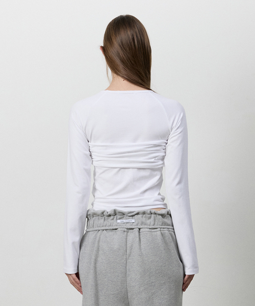THREE TO EIGHTY(スリートゥエイティー)の「RIBBON DRAPE LONG SLEEVE TEE WHITE(Tシャツ/カットソー・レディース・その他・FREE)」の4枚目の写真