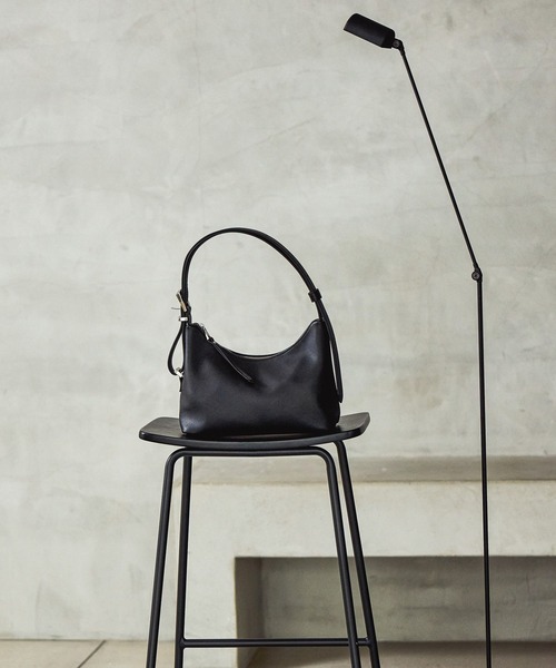 HARE（ハレ）の「RESHAPEバックルワンハンドルバッグ(HARE)（ハンドバッグ・メンズ・ブラック・FREE）」の7枚目の写真