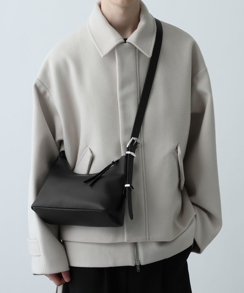 HARE（ハレ）の「RESHAPEバックルワンハンドルバッグ(HARE)（ハンドバッグ・メンズ・ブラック・FREE）」の9枚目の写真
