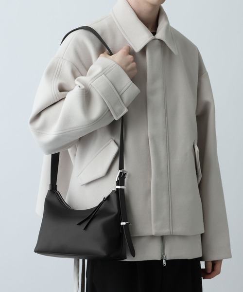 HARE（ハレ）の「RESHAPEバックルワンハンドルバッグ(HARE)（ハンドバッグ・メンズ・ブラック・FREE）」の10枚目の写真