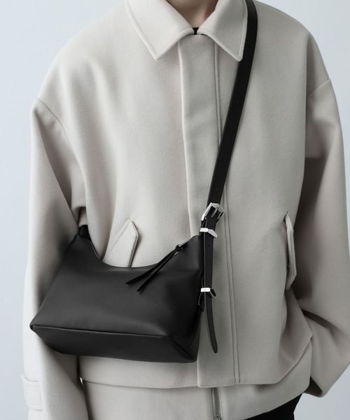 HARE（ハレ）の「RESHAPEバックルワンハンドルバッグ(HARE)（ハンドバッグ・メンズ・ブラック・FREE）」の11枚目の写真