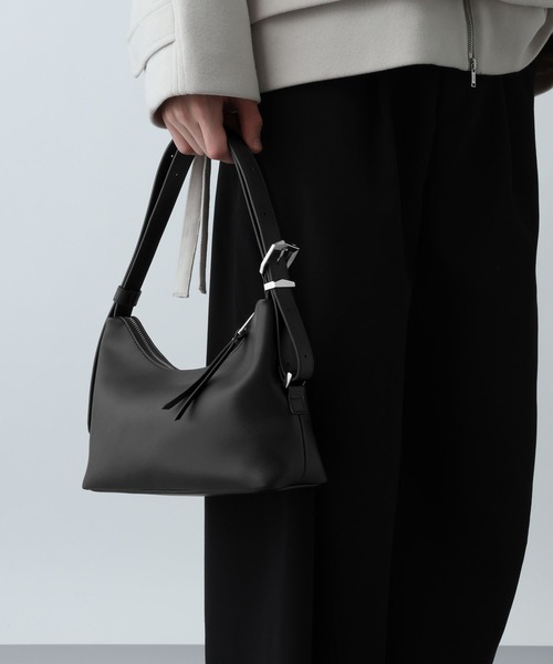HARE（ハレ）の「RESHAPEバックルワンハンドルバッグ(HARE)（ハンドバッグ・メンズ・ブラック・FREE）」の12枚目の写真