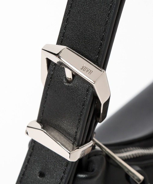 HARE（ハレ）の「RESHAPEバックルワンハンドルバッグ(HARE)（ハンドバッグ・メンズ・ブラック・FREE）」の22枚目の写真