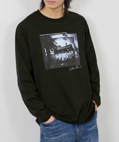 Mac-House(マックハウス)の「【T-GRAPHICS / ティーグラフィックス】フォトプリント長袖Tシャツ(Tシャツ/カットソー・メンズ・グレー系2/ブラック/ホワイト/グレー系1/ベージュ・S/M/L/XL)」の2枚目の写真