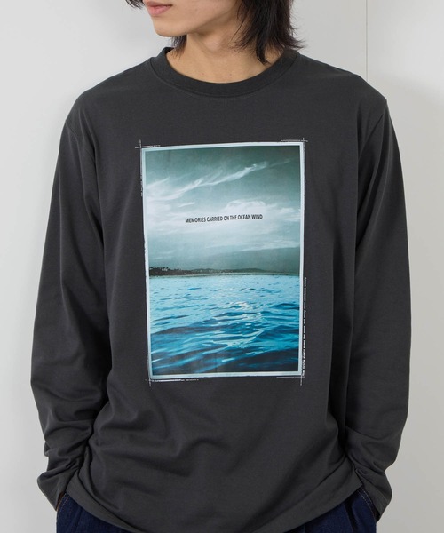 Mac-House(マックハウス)の「【T-GRAPHICS / ティーグラフィックス】フォトプリント長袖Tシャツ(Tシャツ/カットソー・メンズ・グレー系2/ブラック/ホワイト/グレー系1/ベージュ・S/M/L/XL)」の18枚目の写真