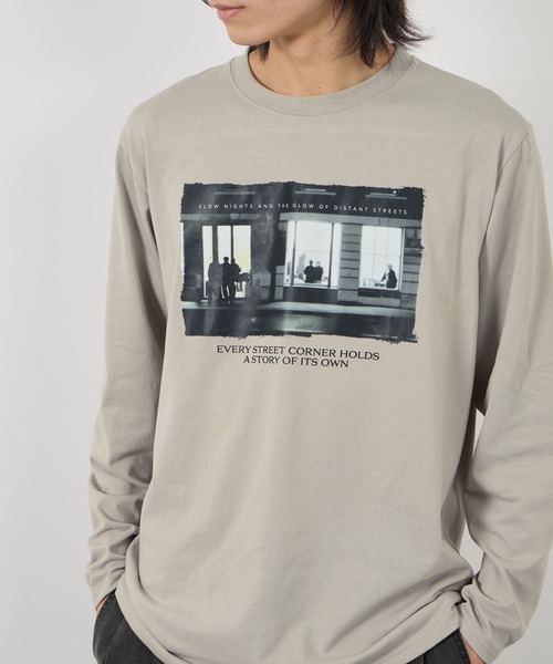 Mac-House(マックハウス)の「【T-GRAPHICS / ティーグラフィックス】フォトプリント長袖Tシャツ(Tシャツ/カットソー・メンズ・グレー系2/ブラック/ホワイト/グレー系1/ベージュ・S/M/L/XL)」の15枚目の写真