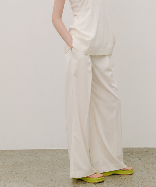 320SHOWROOM(320ショールーム)の「Summer Pintuck Wide Slacks Cream(スラックス・レディース・その他・MEDIUM/SMALL)」の4枚目の写真