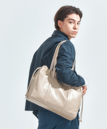 BADGIGI（バッドジジ）の「Trowstring tote bag, beige（ショルダーバッグ・メンズ）」