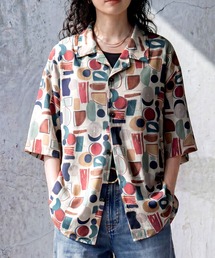 幾何学柄 シャツ