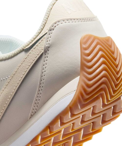 NIKE（ナイキ）の「ナイキ パシフィック レザー ウィメンズシューズ / Nike Pacific Leather Women's Shoes HV6430-002 Phantom（スニーカー・レディース・クリーム・22.5/23/25/25.5/26/23.5/24/24.5/22）」の2枚目の写真