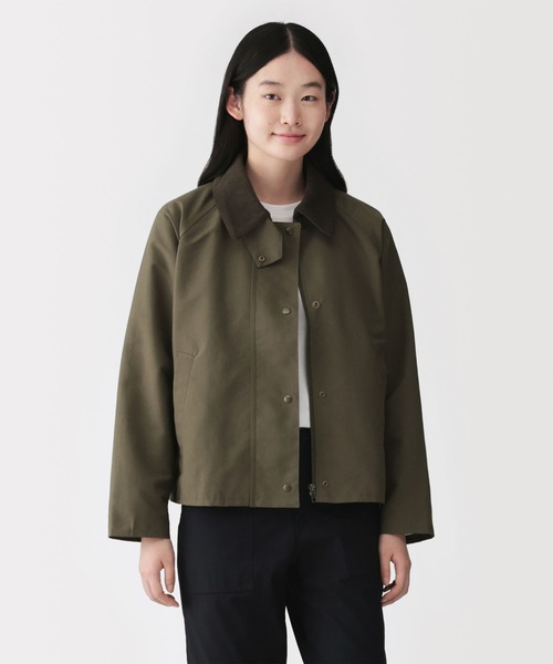 無印良品（ムジルシリョウヒン）の「婦人　撥水　コーデュロイ衿　ショートブルゾン（ブルゾン・レディース・ブラック/カーキ/アイボリー・S/M/L/XL）」の3枚目の写真