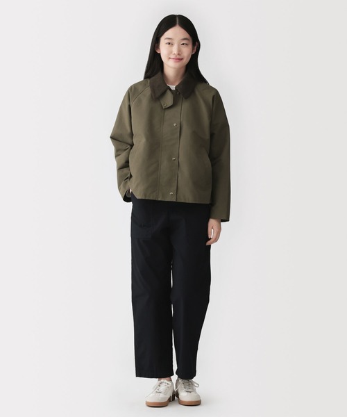 無印良品（ムジルシリョウヒン）の「婦人　撥水　コーデュロイ衿　ショートブルゾン（ブルゾン・レディース・ブラック/カーキ/アイボリー・S/M/L/XL）」の11枚目の写真
