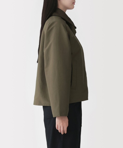 無印良品（ムジルシリョウヒン）の「婦人　撥水　コーデュロイ衿　ショートブルゾン（ブルゾン・レディース・ブラック/カーキ/アイボリー・S/M/L/XL）」の12枚目の写真