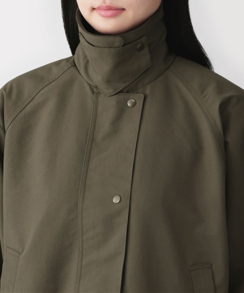 無印良品（ムジルシリョウヒン）の「婦人　撥水　コーデュロイ衿　ショートブルゾン（ブルゾン・レディース・ブラック/カーキ/アイボリー・S/M/L/XL）」の15枚目の写真