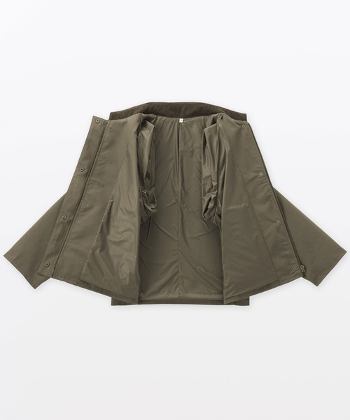 無印良品（ムジルシリョウヒン）の「婦人　撥水　コーデュロイ衿　ショートブルゾン（ブルゾン・レディース・ブラック/カーキ/アイボリー・S/M/L/XL）」の17枚目の写真