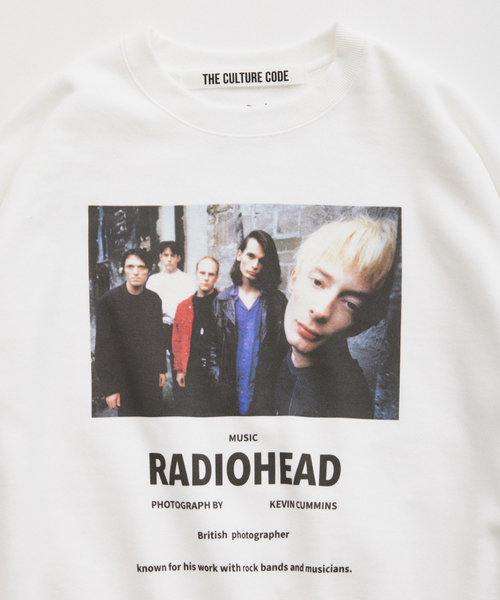 JOURNAL STANDARD relume（ジャーナルスタンダード　レリューム）の「【THE CULTURE CODE】レディオヘッド by Kevin Cummins フォトスウェット（スウェット・メンズ・ホワイト/ブラック・MEDIUM/LARGE）」の8枚目の写真