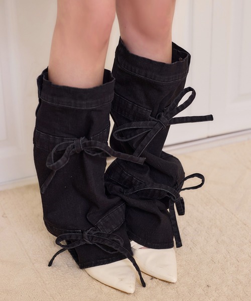 one after another NICE CLAUP(ワンアフターアナザーナイスクラップ)の「【Denim Collection】バックリボンデニムレッグウォーマー(レッグウォーマー・レディース・ブラック/ブルー系その他・FREE)」の1枚目の写真
