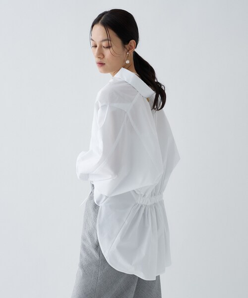 cloenc（クロエンス）の「【手洗い可】バックギャザールーズシャツ（シャツ/ブラウス・レディース・ピンク系その他/ホワイト/ブルー系2/ベージュ・02）」の14枚目の写真