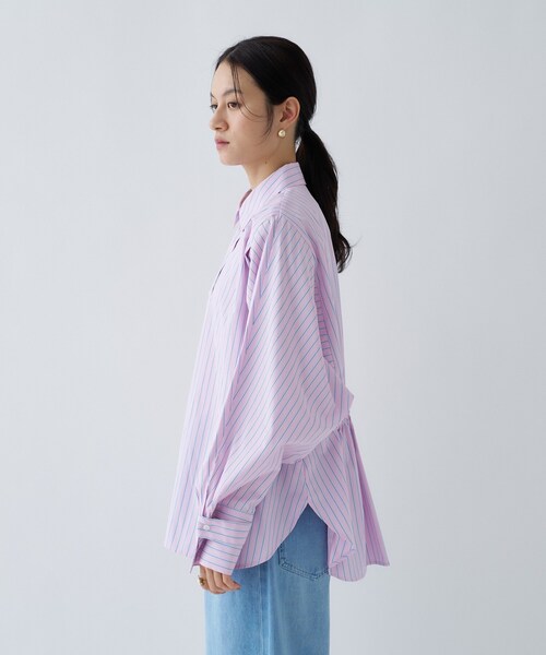 cloenc(クロエンス)の「【手洗い可】バックギャザールーズシャツ(シャツ/ブラウス・レディース・ピンク系その他/ホワイト/ブルー系2/ベージュ・02)」の11枚目の写真