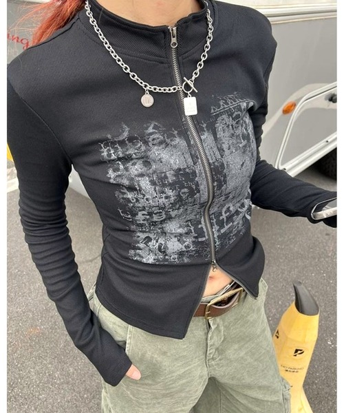 CANVAS+(キャンバスプラス)の「【CANVAS+】フロントプリントダブルジップトップス(その他トップス・レディース・ブラック・M)」の1枚目の写真