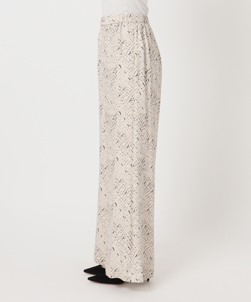 AP STUDIO（エーピーストゥディオ）の「パイソンプリントパンツ（その他パンツ・レディース・アイボリー・36/38）」の8枚目の写真