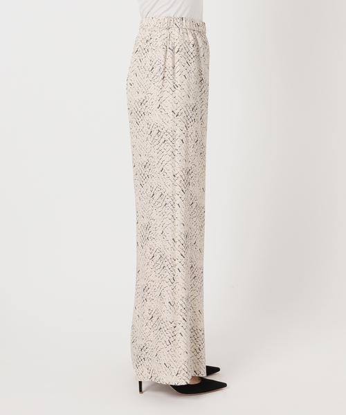 AP STUDIO（エーピーストゥディオ）の「パイソンプリントパンツ（その他パンツ・レディース・アイボリー・36/38）」の10枚目の写真