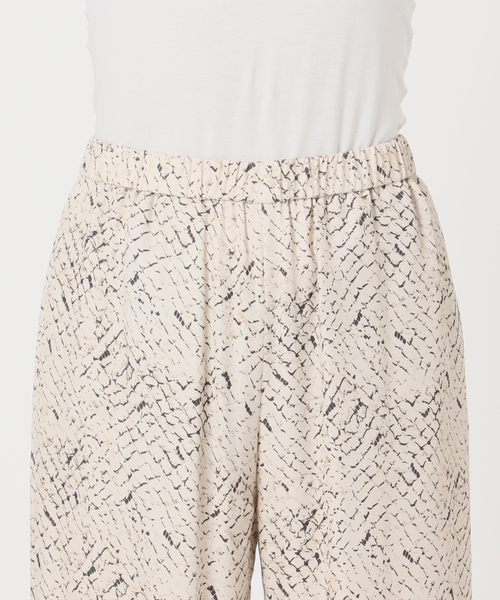 AP STUDIO（エーピーストゥディオ）の「パイソンプリントパンツ（その他パンツ・レディース・アイボリー・36/38）」の11枚目の写真