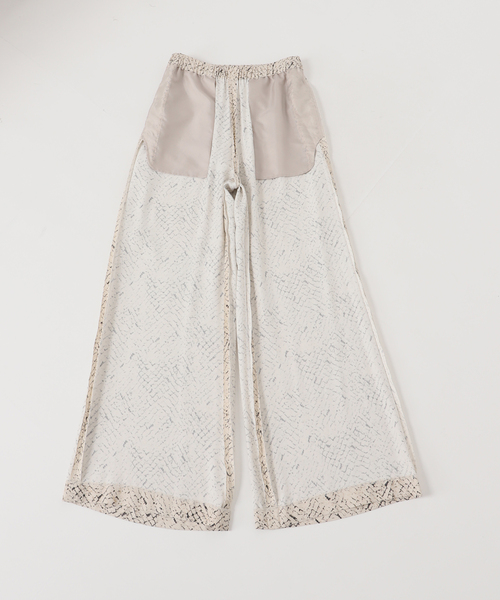 AP STUDIO（エーピーストゥディオ）の「パイソンプリントパンツ（その他パンツ・レディース・アイボリー・36/38）」の15枚目の写真