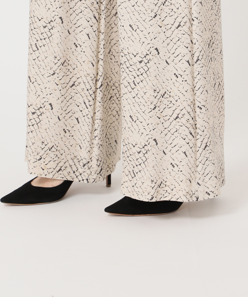 AP STUDIO(エーピーストゥディオ)の「パイソンプリントパンツ(その他パンツ・レディース・アイボリー・36/38)」の18枚目の写真