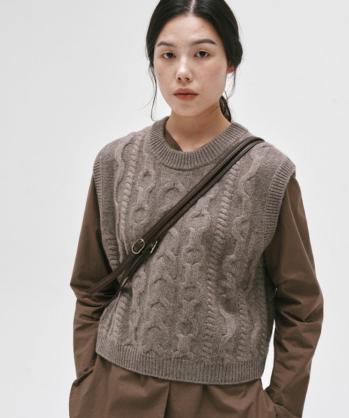 YURT（ユルト）の「CASHMERE  WOOL ARAN VEST_3color（ニット/セーター・レディース・ダークブラウン/ライトグレー/ブラウン・FREE）」の4枚目の写真