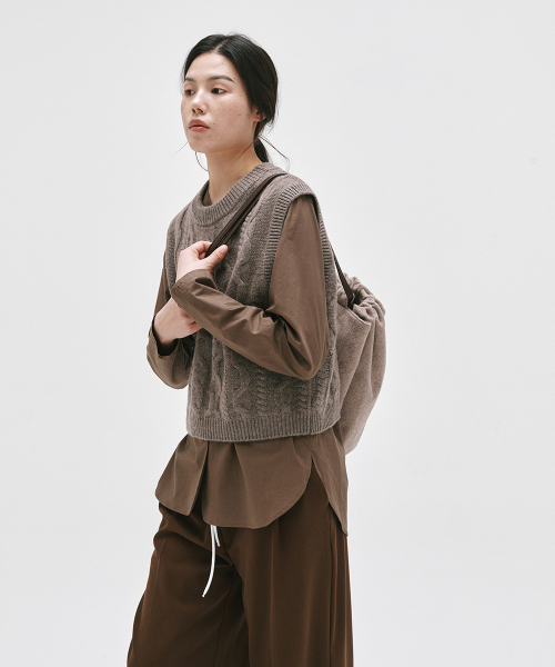 YURT（ユルト）の「CASHMERE  WOOL ARAN VEST_3color（ニット/セーター・レディース・ダークブラウン/ライトグレー/ブラウン・FREE）」の7枚目の写真