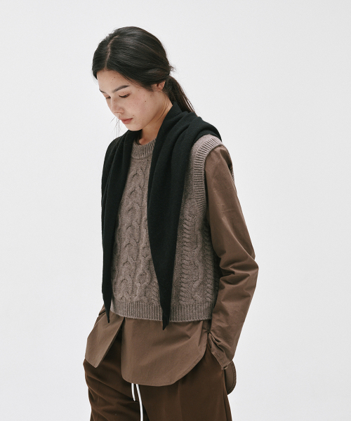 YURT（ユルト）の「CASHMERE  WOOL ARAN VEST_3color（ニット/セーター・レディース・ダークブラウン/ライトグレー/ブラウン・FREE）」の9枚目の写真